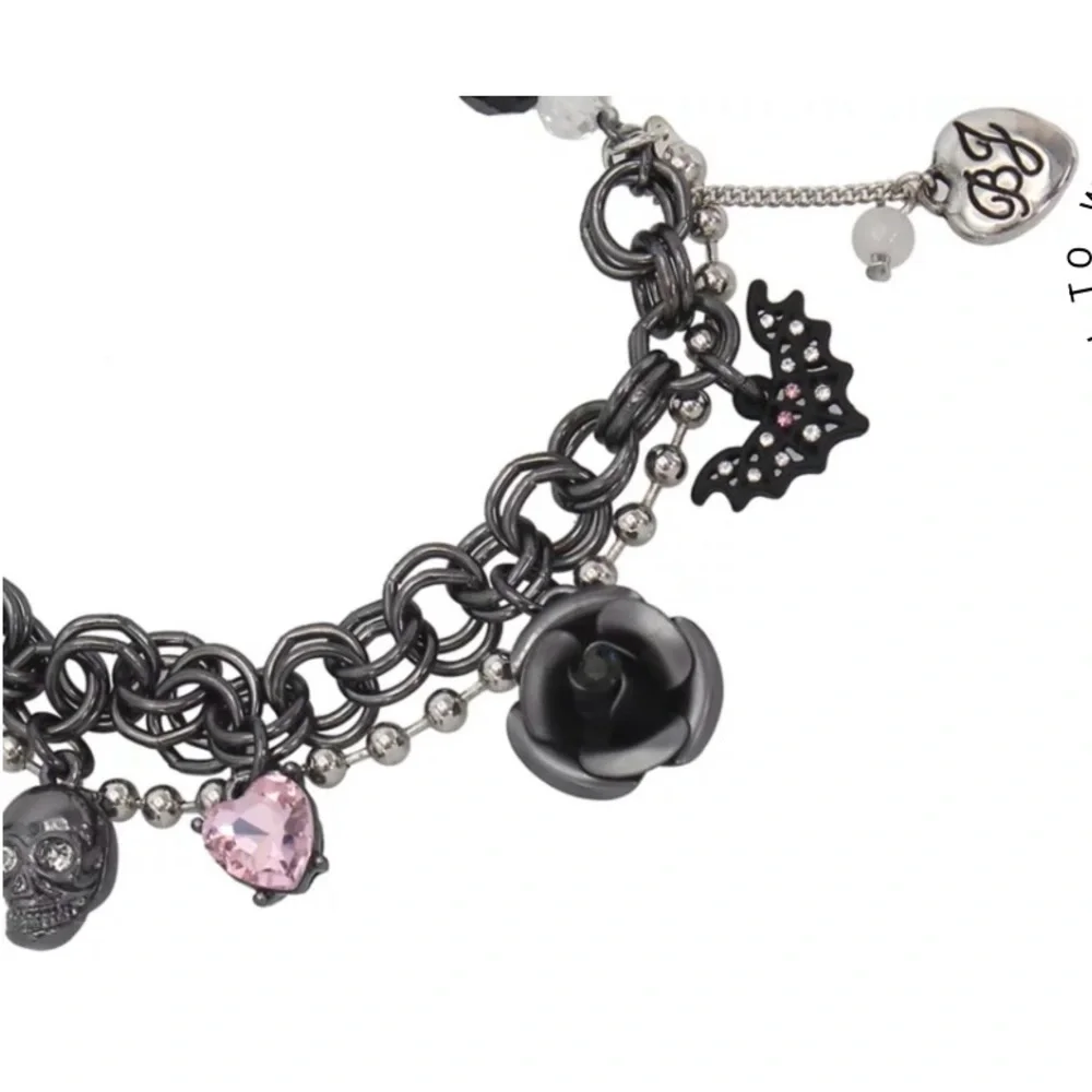 Betsey Johnson Skull Charm Stretch Bracelet New Halloween - Picture 2 of 2